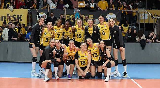 VakıfBank, çeyrek finalde avantajı aldı 