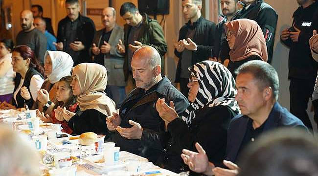 İçişleri Bakanı Soylu, İskenderun'da depremzedelerle iftar yaptı