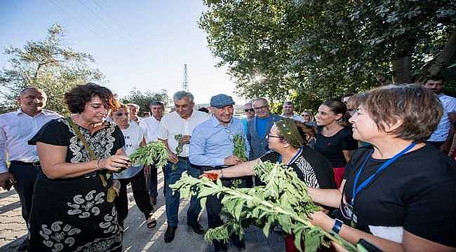 Başkan Soyer "Şeker Tadında Köyümde Şenlik Var" etkinliğinde üreticilerle bir araya geldi 