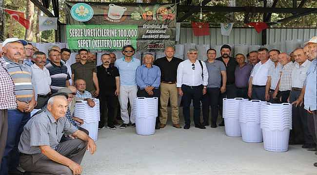 Manisa'da 'Sebze Üreticilerine 100 Bin Sepet Desteği Projesi' devam ediyor