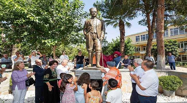 Ödemiş'in Çaylı Meydanı'na Atatürk Heykeli 