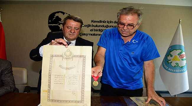 Manisa Kurtuluş Müzesi'nde sergilenecek ilk eserlerin bağışı gerçekleşti