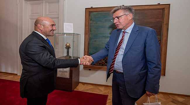 Almanya İzmir Başkonsolosu Schröer Soyer'i ziyaret etti