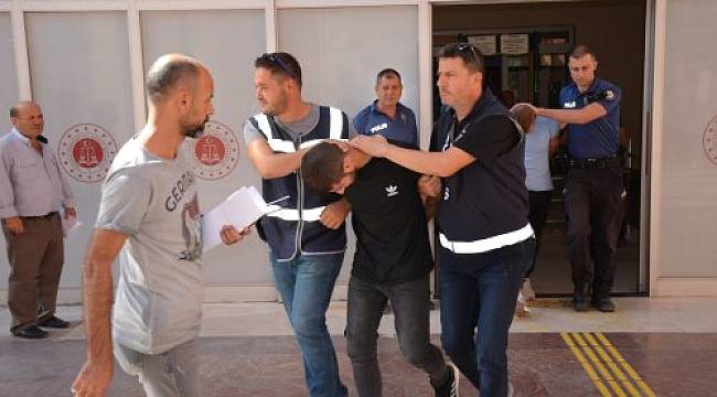 Bergama'da uyuşturucu tacirlerine İzmir polisinden suçüstü