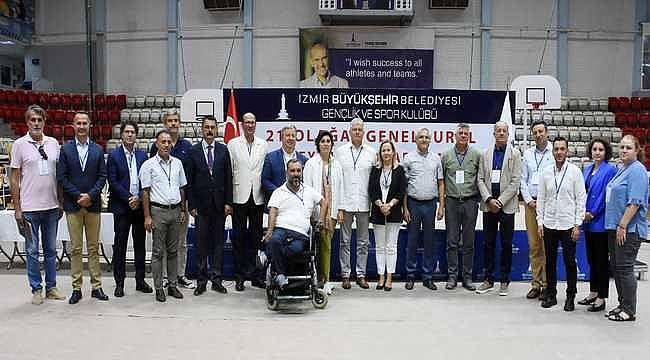 İzmir Büyükşehir Belediyesi Gençlik ve Spor Kulübü'nde bayrak değişimi 