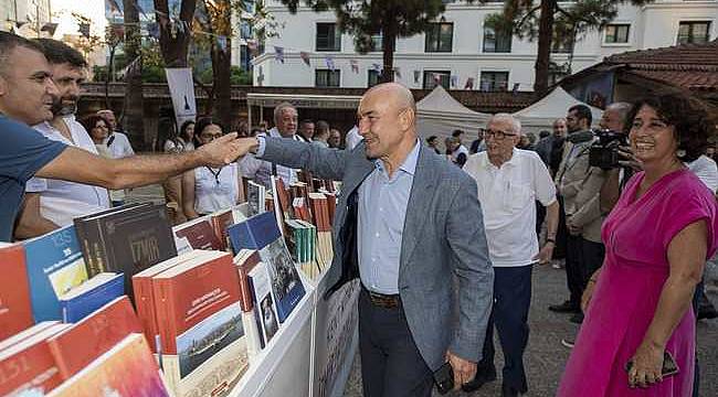 İzmir'in 100 yıllık külliyatı kitaplaştırıldı