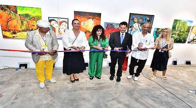 "İzmir'in Renkleri ve Sesleri" sergisi kapılarını açtı 