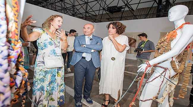 Soyer, Uluslararası Tekstil Bienali'nin açılışını yaptı