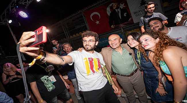 Tunç Soyer "Genç İzmir" kampında gençlere seslendi: "Siyasetten uzak durmayın"