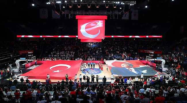 Anadolu Efes, Cumhuriyetimizin 100. Yılını Taraftarlarıyla Kutladı 