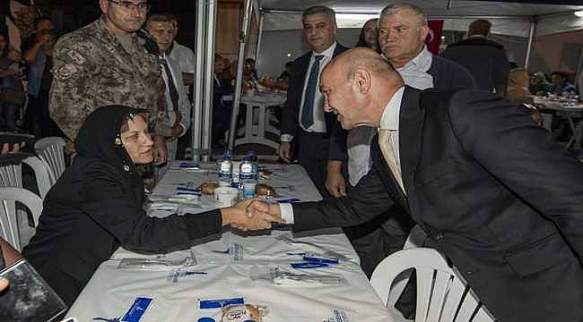 Başkan Soyer'den Şehit Polis Şimşek'in ailesine taziye 