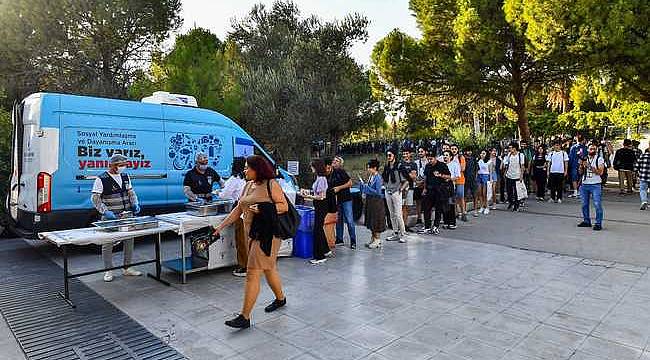 İzmir'de üniversite öğrencileri yine unutulmadı