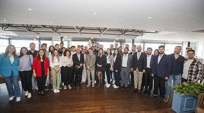 Cumhuriyet'in 100'üncü yılında meclis koltuklarında gençler ve çocuklar oturacak