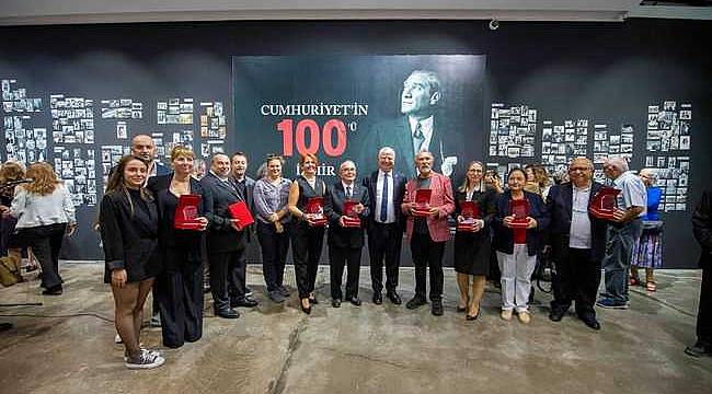 İzmir'de "Cumhuriyet'in 100'ü İzmir" sergisi açıldı 