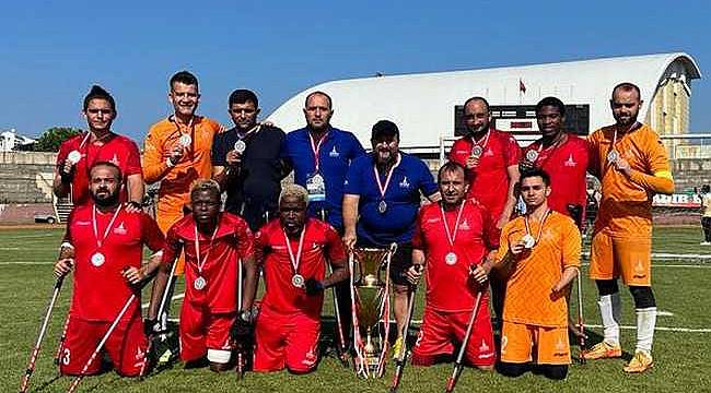 İzmir'in ampute futbol takımı Türkiye ikincisi oldu