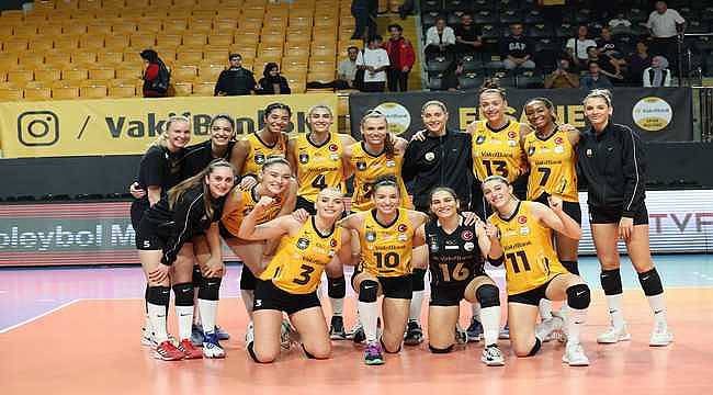 Namağlup lider VakıfBank'tan bir galibiyet daha 