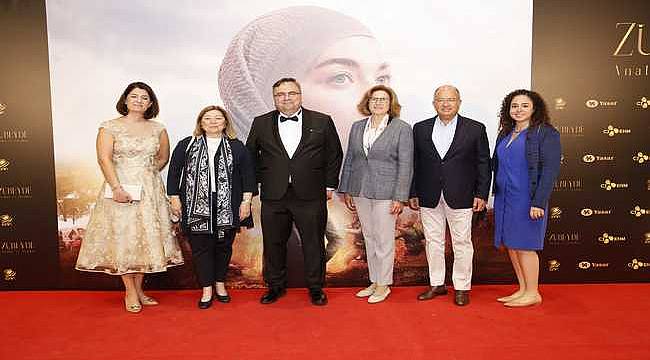 'Zübeyde, Analar ve Oğullar' filminin İzmir galası yapıldı 