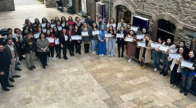 İzmir'de "Geleceğini Kuran Genç Kadınlar" zincirine bir halka daha eklendi