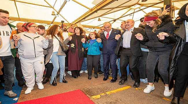 Başkan Soyer Karşıyaka Karadeniz Şenliği'ne katıldı