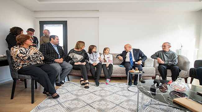 Başkan Soyer, Örnekköy kentsel dönüşüm bölgesinin sakinlerine misafir oldu