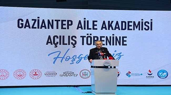 Prof. Dr. Nevzat Tarhan: "Zihinlerimiz işgal ediliyor…"
