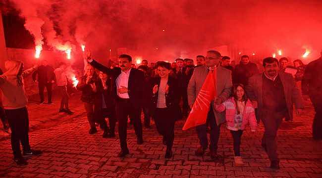 Başkan Kırgöz baba ocağı Salihler'e 1300 araçlı konvoyla çıkarma yaptı