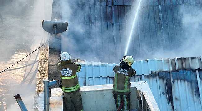 İzmir İtfaiyesinden yangına 6 dakikada müdahale