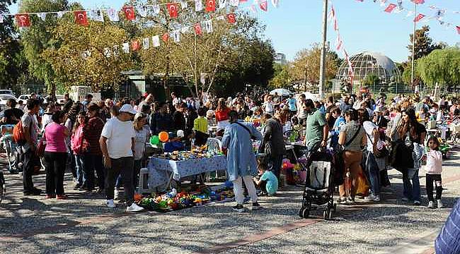 Karşıyaka'da Sevgililer Günü Pazarı