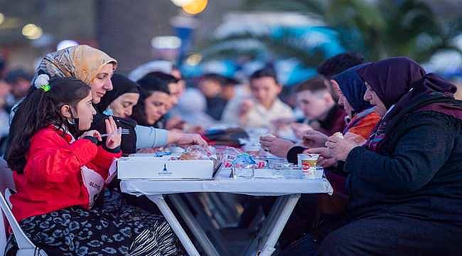 İzmir dayanışması Ramazan'da da sürecek
