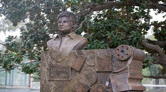 Sanat güneşi Zeki Müren'in heykeli Kültürpark'ta