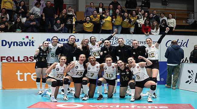 VakıfBank, derbiyi yine set vermeden kazandı