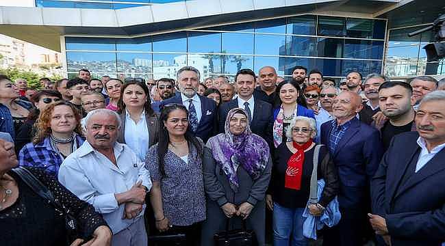 Bayraklı'da Başkan İrfan Önal mazbatasını aldı: "Az uyuyup, çok çalışacağız"