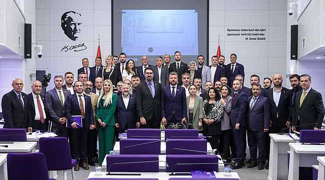 Büyükşehir Meclisinde suya yüzde 25 indirim ve Türkçe tabela kararı