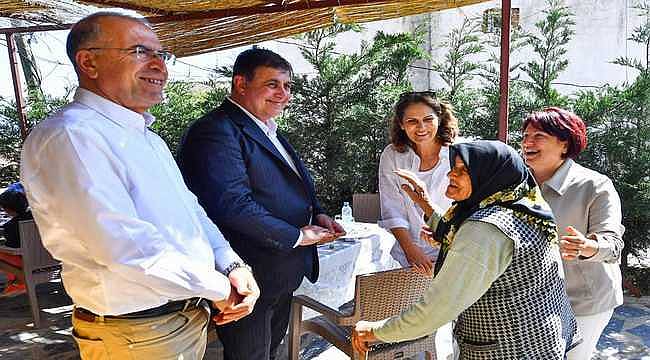 Cemil Tugay bayramın ikinci gününde Karaburun'u ziyaret etti