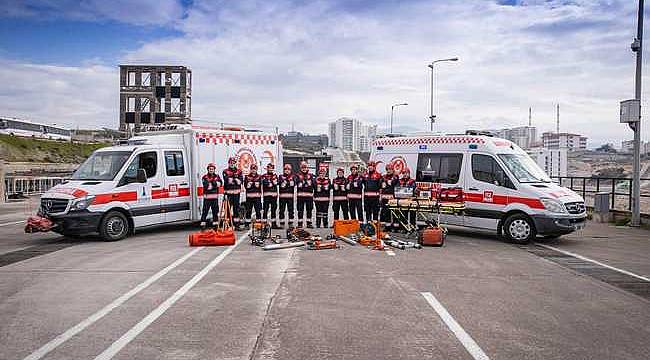 İzmir İtfaiyesinin özel donanımlı paramedikleri Türkiye'ye örnek oluyor 