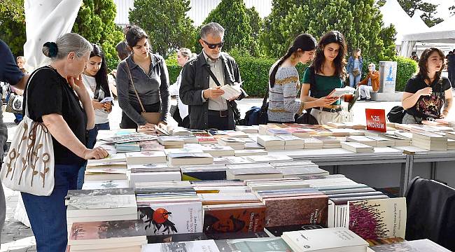 İzmir Kitap Fuarı kitapseverlerin Kültürpark özlemini giderdi