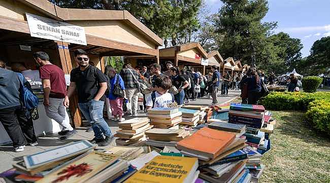 İzmirliler İZKİTAP Fest'e akın etti