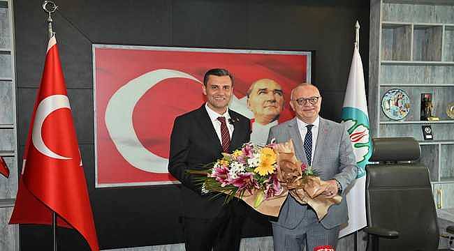 Manisa'nın yeni başkanı Zeyrek görevi devraldı