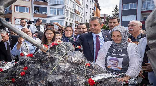 301 madenci için duygusal buluşma! Özgür Özel: "649 madenci daha öldü"