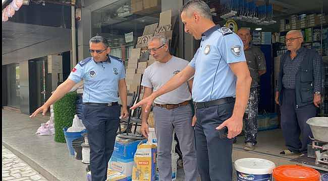 Bayraklı Belediyesi'nden Kaldırım İşgalcilerine Uyarı: Cezai İşlem Uygulanacak!