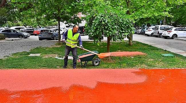 İzmir Parkları Yeniden Doğuyor: Tartan Pistler Onarılıyor, Çocuk Parkları Güvenli Hale Geliyor