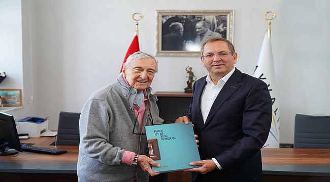 Rahmi Koç, Ayvalık Belediye Başkanı Mesut Ergin'i ziyaret etti 