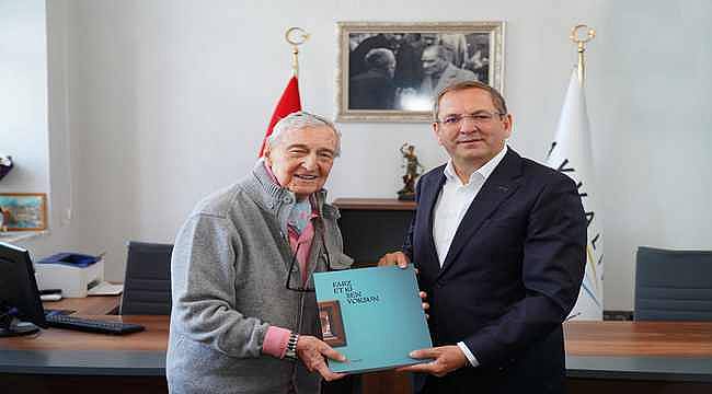 Rahmi Koç, Ayvalık Belediye Başkanı Mesut Ergin'i ziyaret etti