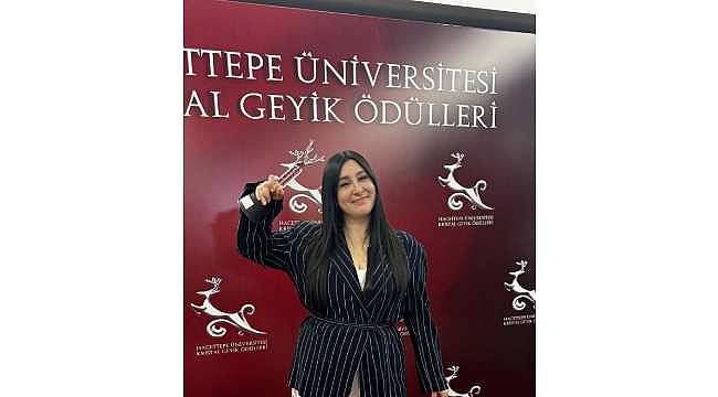 Yasemin Sakallıoğlu "Yılın En İyi Komedyeni" Seçildi