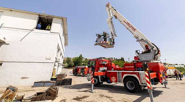 Yangın Tatbikatında Gerçekçi Senaryo: Mahsur Kalan Personel Bir Dakika İçinde Kurtarıldı!