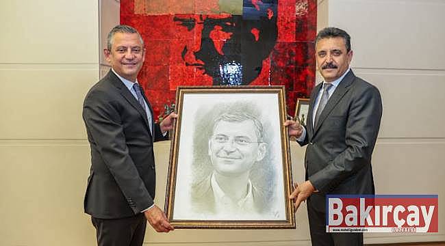 Dikili Belediye Başkanı Adil Kırgöz, CHP Genel Başkanı Özgür Özel'i Ziyaret Etti