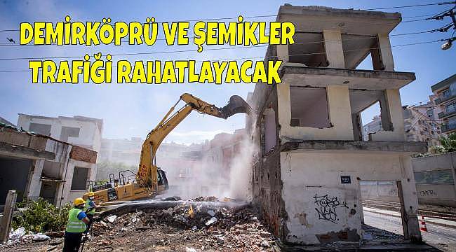 Karşıyaka'da Trafik Nefes Alacak: Yüzde Yüz Uzlaşıyla Kamulaştırılan Binalar Yıkılıyor