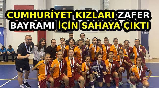 İzmir'de Zafer Kupası: Karşıyaka Voleybolda, Galatasaray Futbolda Şampiyon