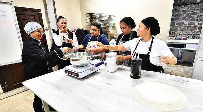 İşitme Engelliler İçin Pastacılık Kursu: Meslek Fabrikası'ndan Yeni Proje