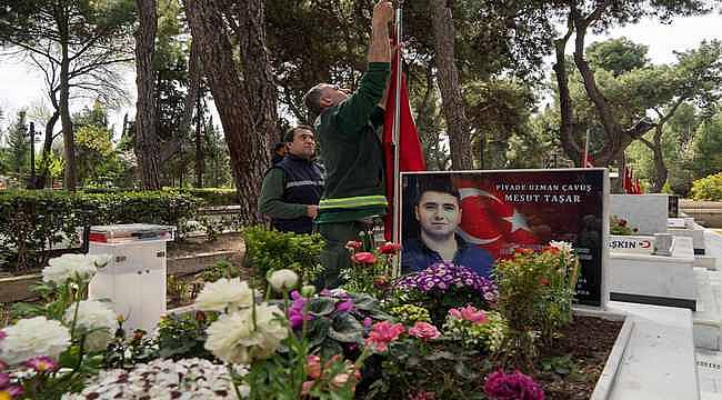 Büyükşehir'den 18 Mart öncesi şehitliklere özel bakım